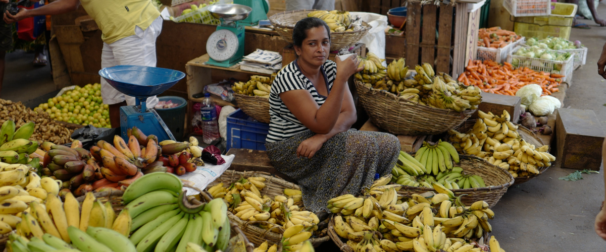 Marchande sur le marché de Pettah au Sri Lanka